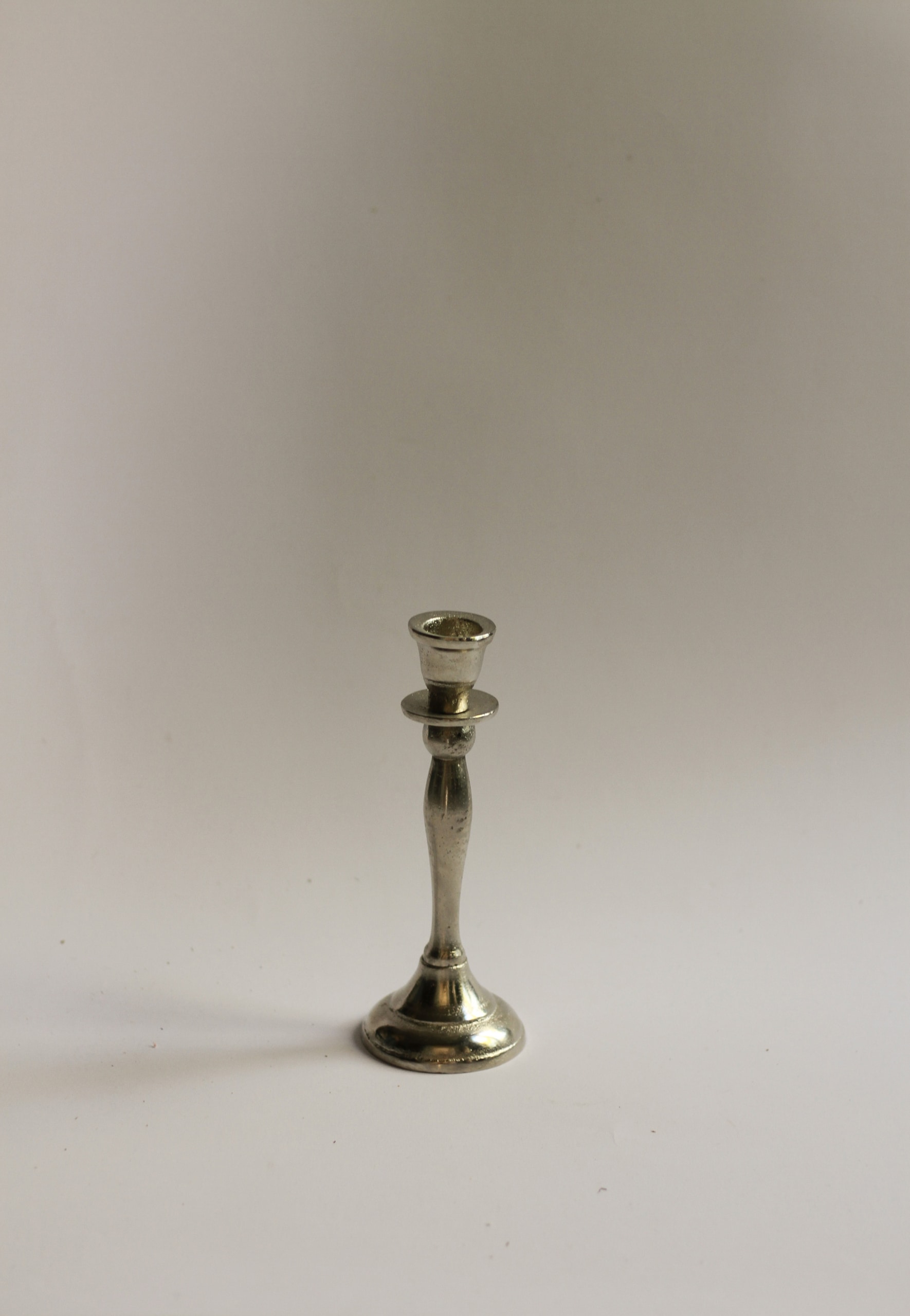 Ezüst színű gyertyatartó 18,5 cm