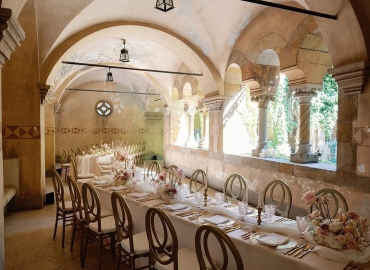 Több, mint egy asztal: A főasztal, mint az esküvői dekorációd középpontja