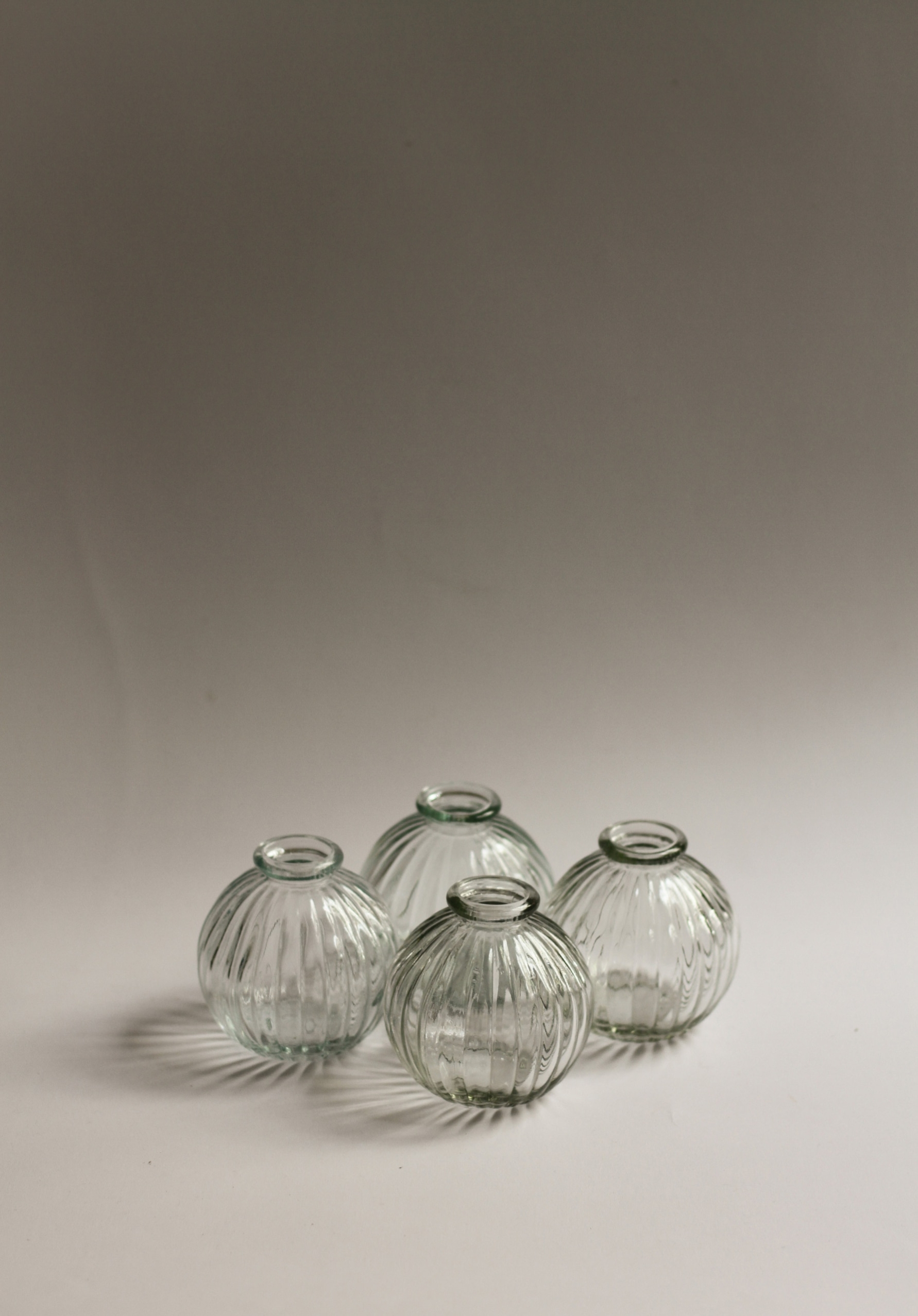 Gömbölyű bordázott váza - 9,5 x 8,5 cm - 2. kép