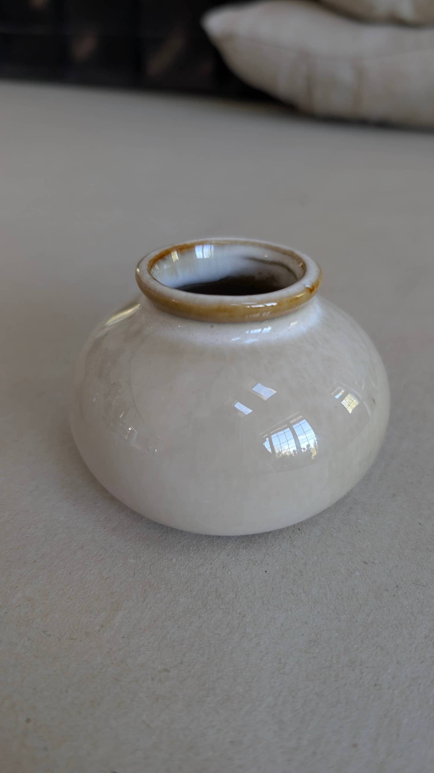 Kerámia váza - bézs  - 6 x 7 cm